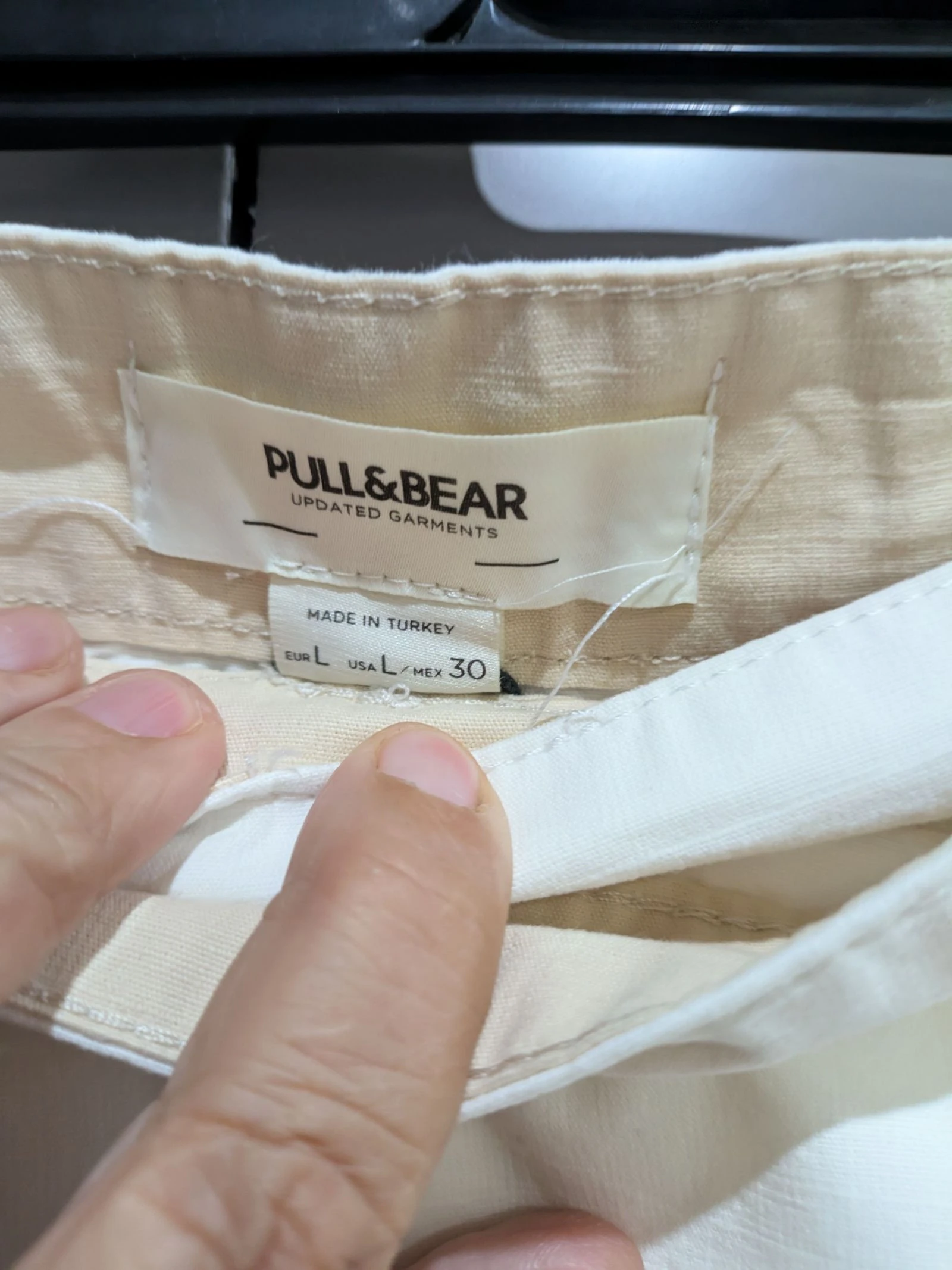 Falda Midi Cargo Blanca con Hebillas y Bolsillo de Contraste talla L de Pull& Bear  – photo 5